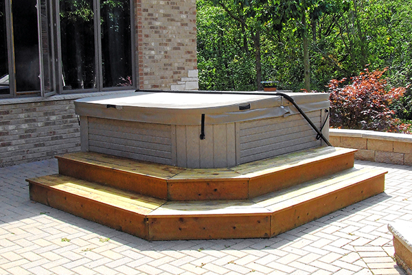 HOT-TUB-CLOSED-PATIO